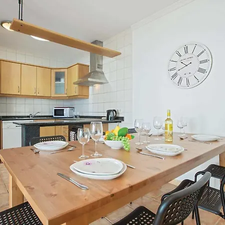Playa Blanca Sleeps 8 Air Con Wifi Villa