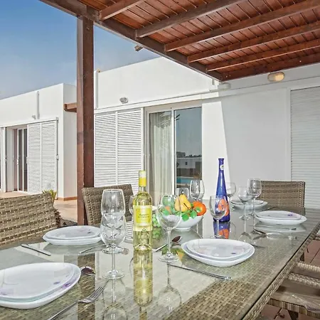 Playa Blanca Sleeps 8 Air Con Wifi Villa *
